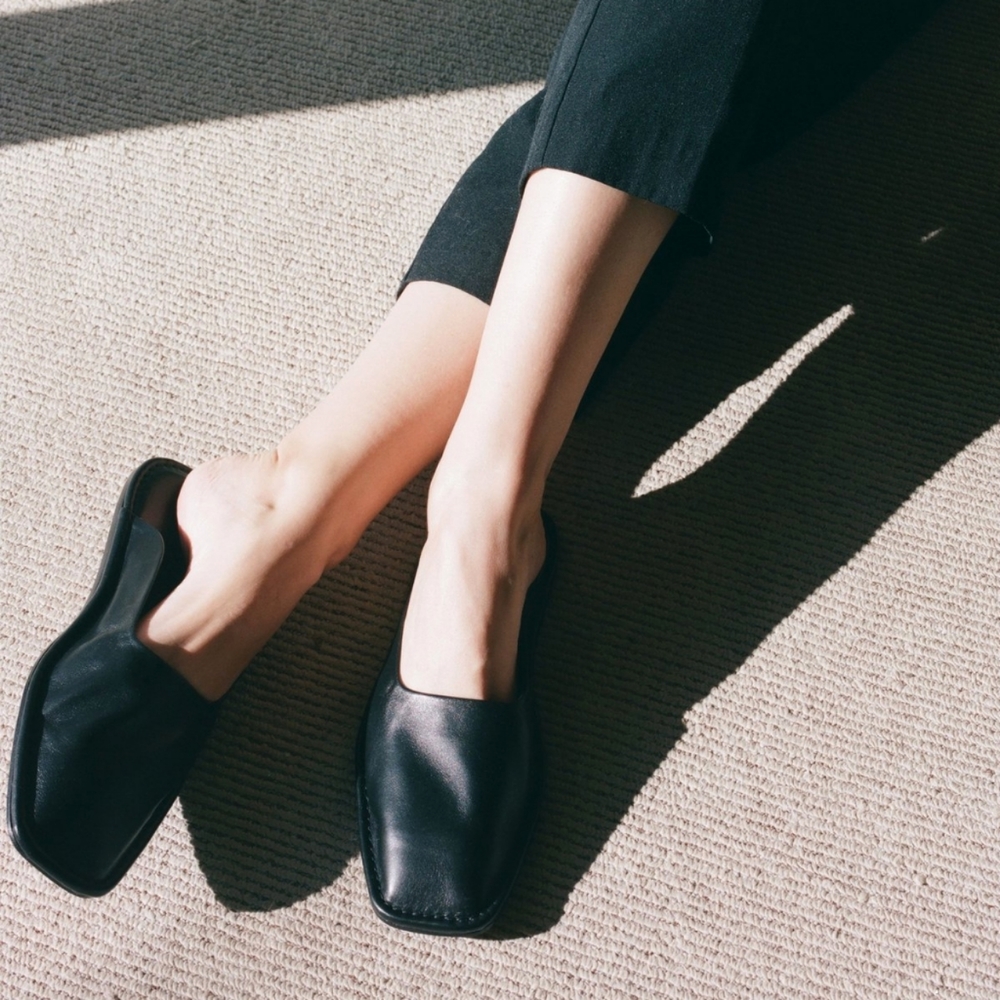 ISO Black Descansa Slides by LOQ in size 39